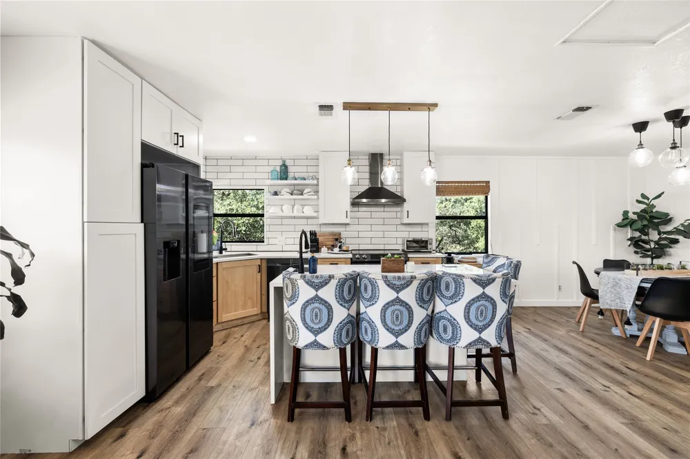 925 Windy Shores Loop Spicewood, TX 78669