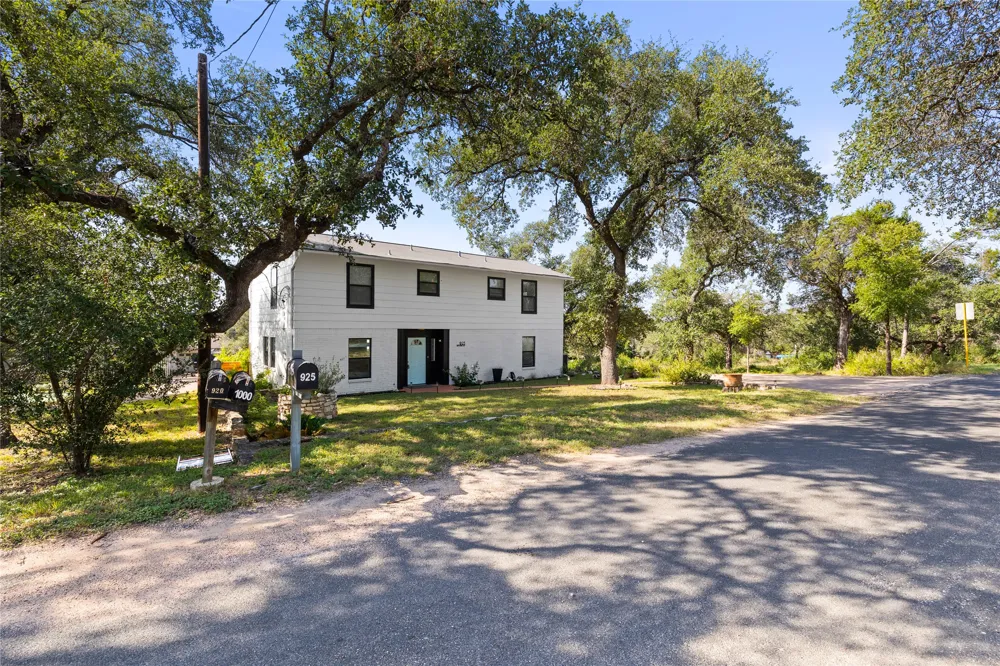 925 Windy Shores Loop Spicewood, TX 78669