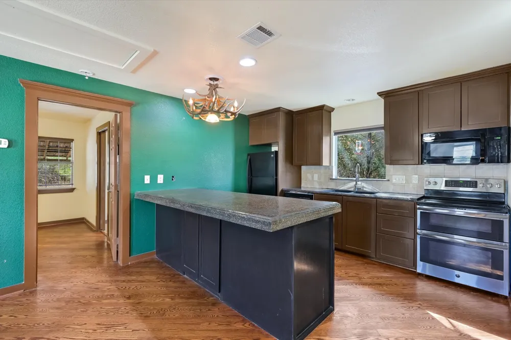 203 Pathfinders Way Smithville, TX 78957
