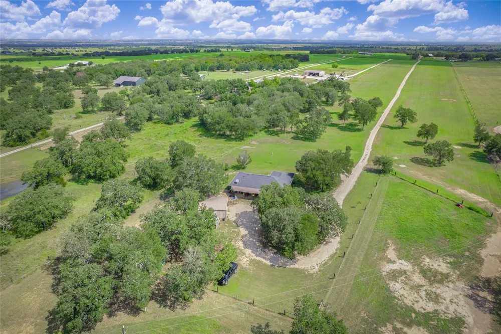 1650 County Road 439 Thorndale, TX 76577