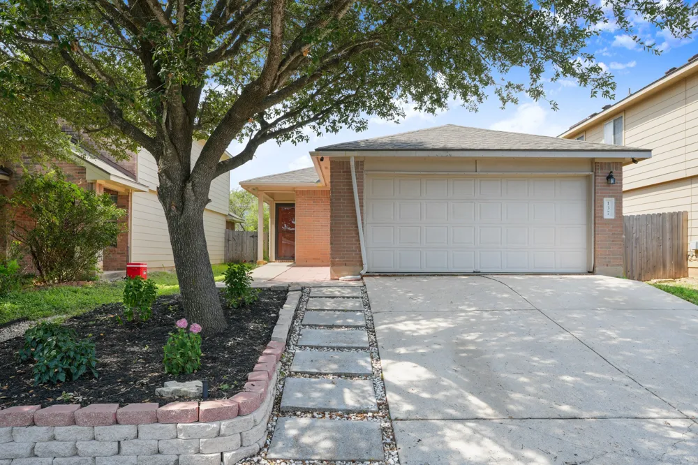 137 Hillhouse Lane Manchaca, TX 78652