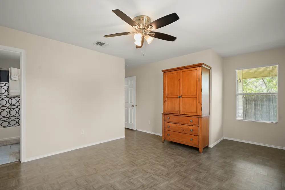 137 Hillhouse Lane Manchaca, TX 78652