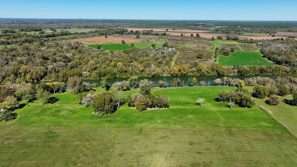 3 Fayette Shores Cove West Point, TX 78963
