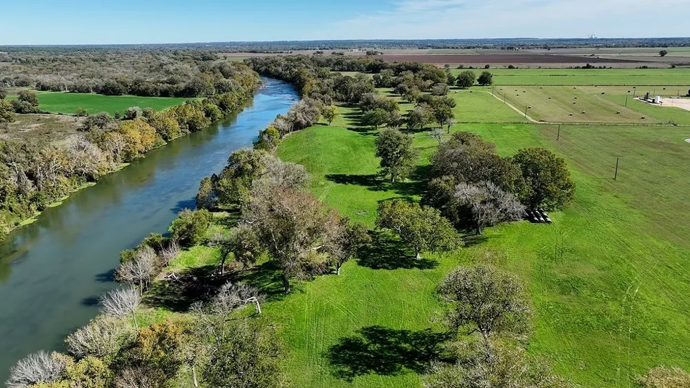 3 Fayette Shores Cove West Point, TX 78963