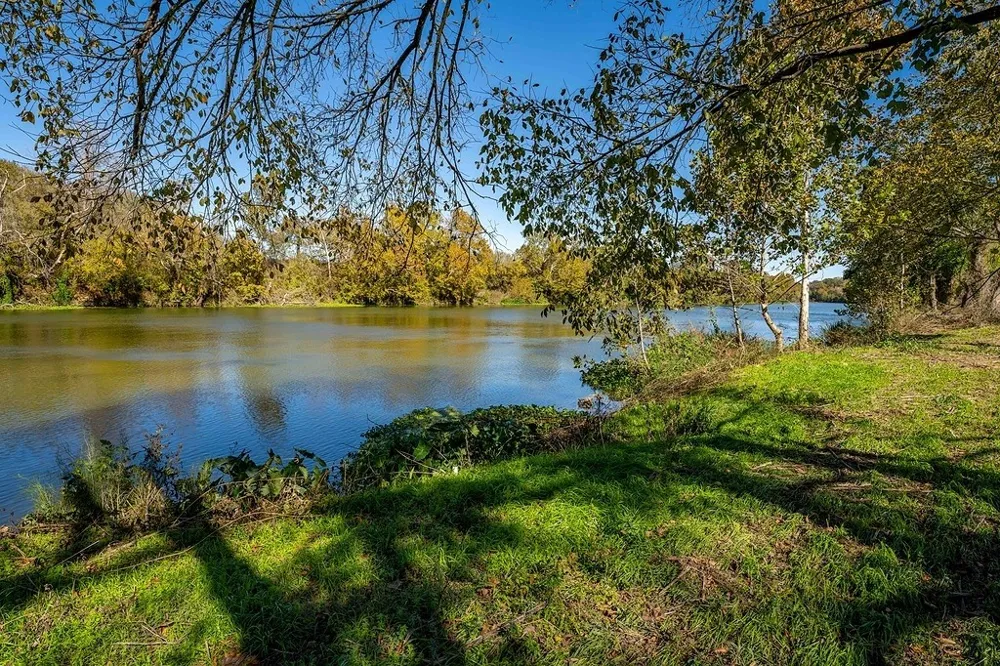 3 Fayette Shores Cove West Point, TX 78963