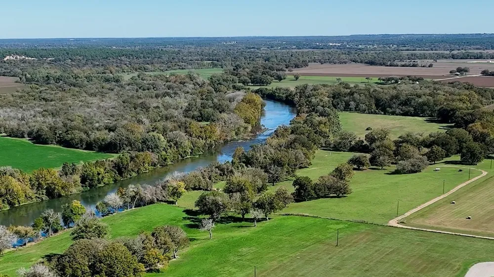 3 Fayette Shores Cove West Point, TX 78963