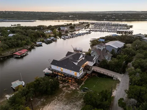 16323 Lake Loop