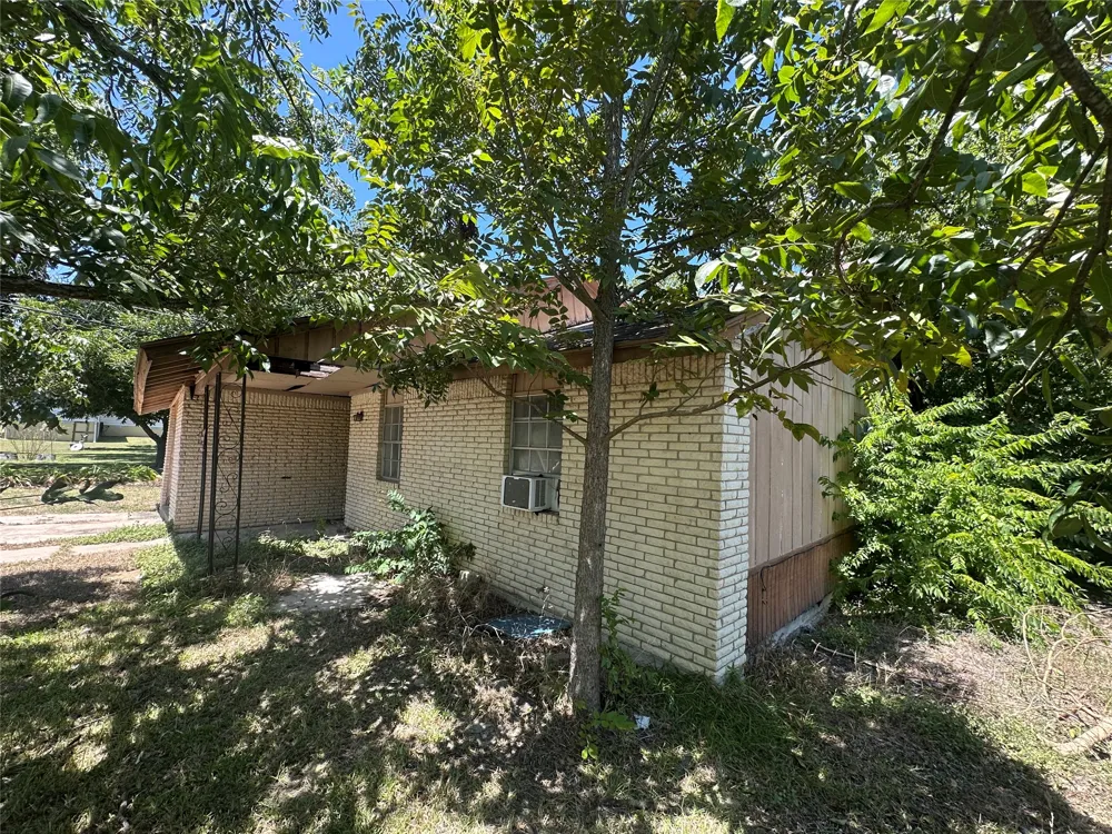 506 Forest Court Taylor, TX 76574