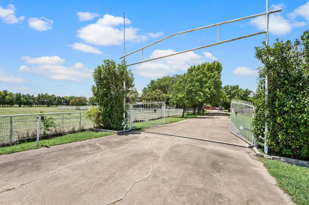 617 Malloy Lane Ovilla, TX 75154