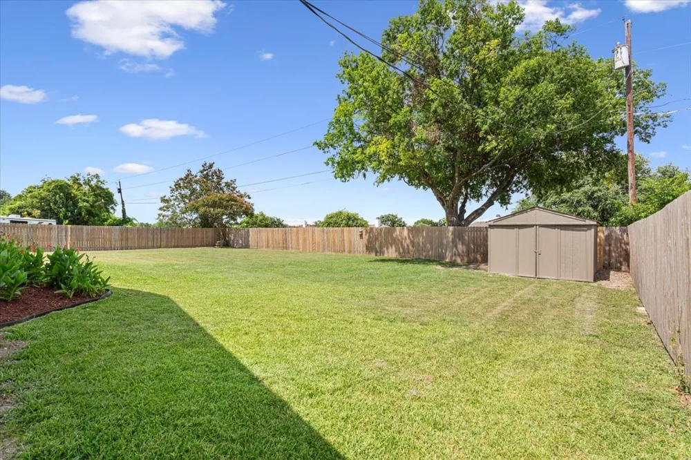 116 Boleman Drive Hewitt, TX 76643