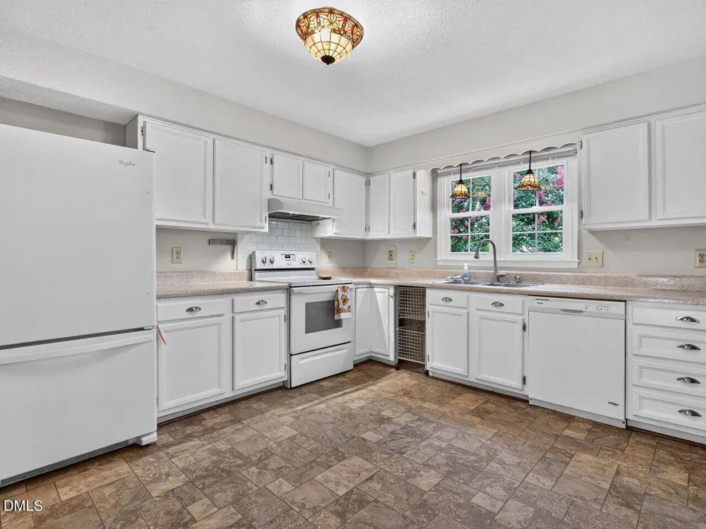 833 Kensington Drive Cary, NC 27511