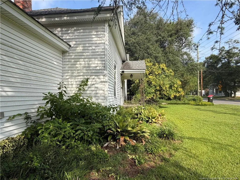223 West Third Avenue Red Springs, NC 28377
