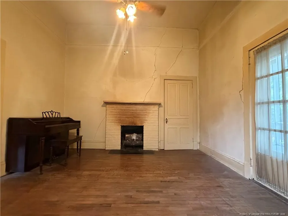 223 West Third Avenue Red Springs, NC 28377