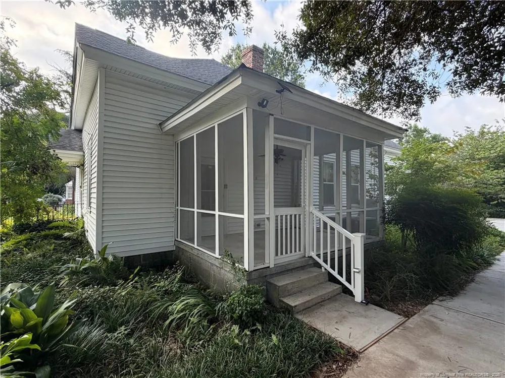 223 West Third Avenue Red Springs, NC 28377