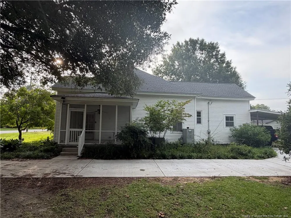 223 West Third Avenue Red Springs, NC 28377