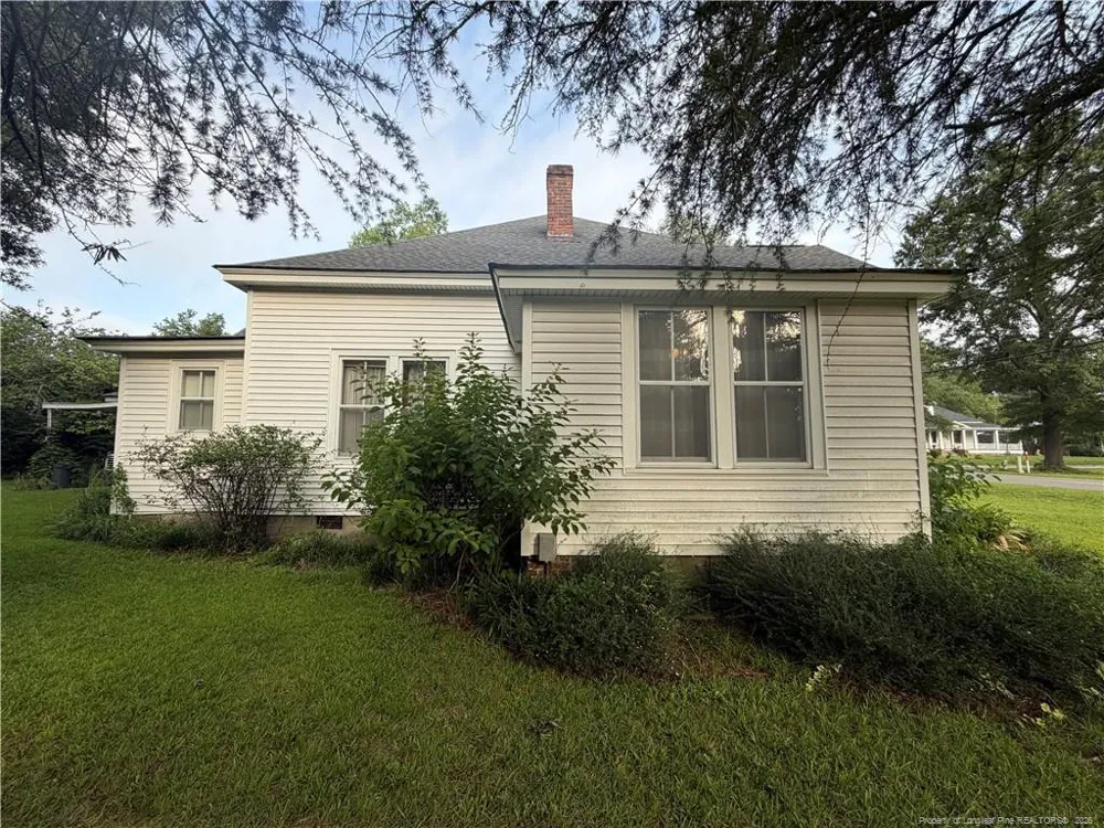 223 West Third Avenue Red Springs, NC 28377