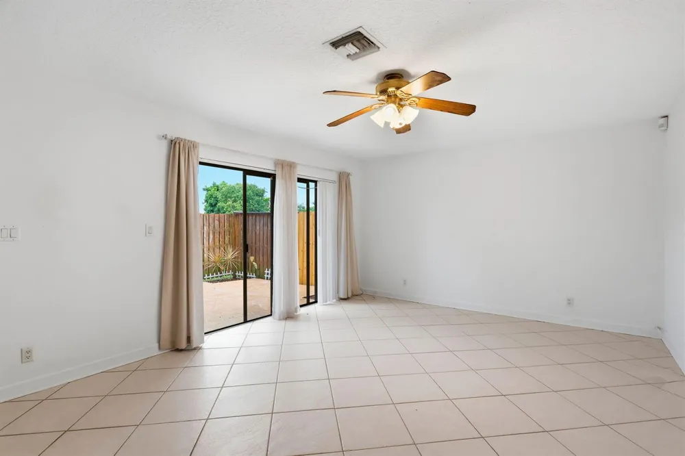 2625 SE 5TH CIRCLE Boynton Beach, FL 33435
