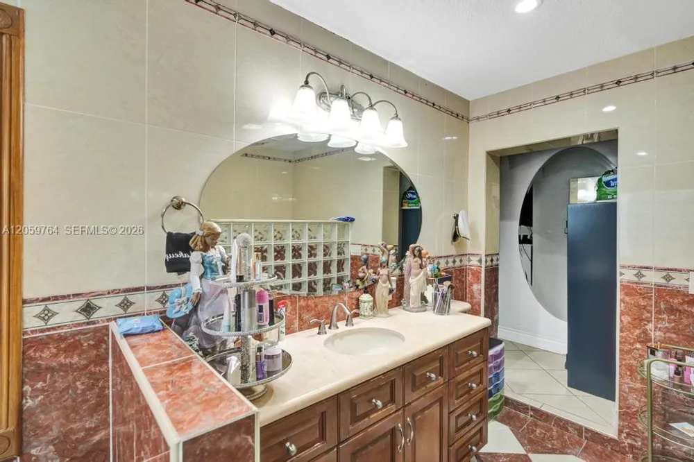 2711 SW 117th Ct Miami, FL 33175