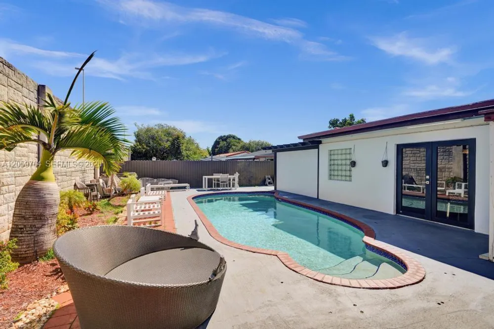 2711 SW 117th Ct Miami, FL 33175