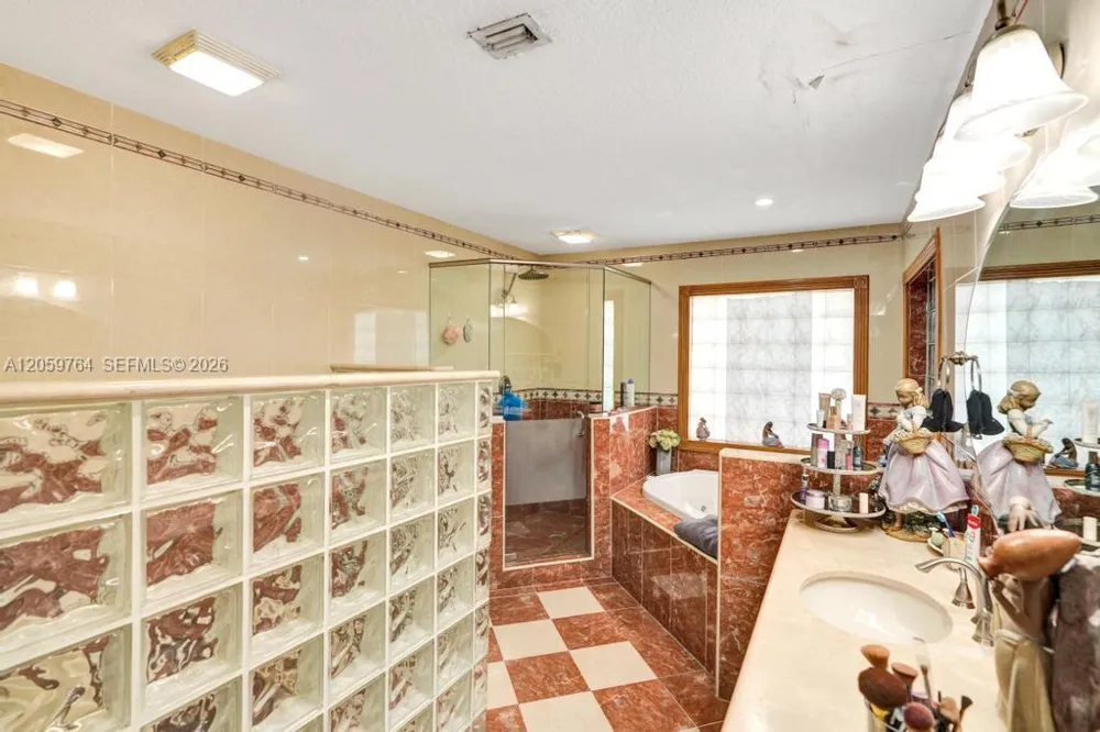 2711 SW 117th Ct Miami, FL 33175