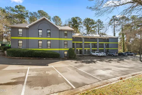 5104 Hollyridge Drive #207