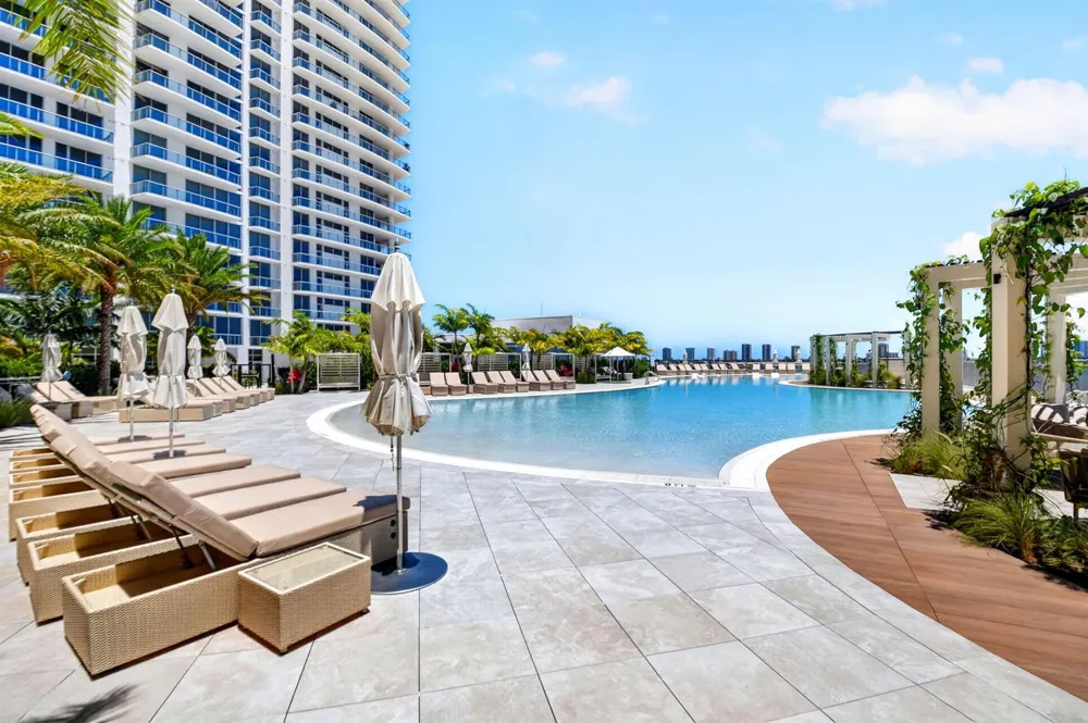 220 Lake Shore Drive #1506 Lake Park, FL 33403