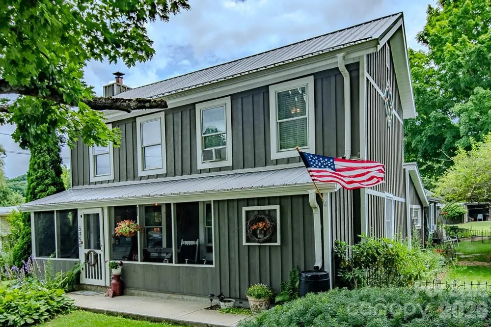 5950 US 19e Highway Newland, NC 28657