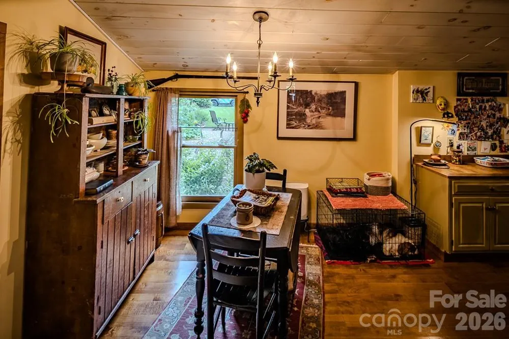 5950 US 19e Highway Newland, NC 28657