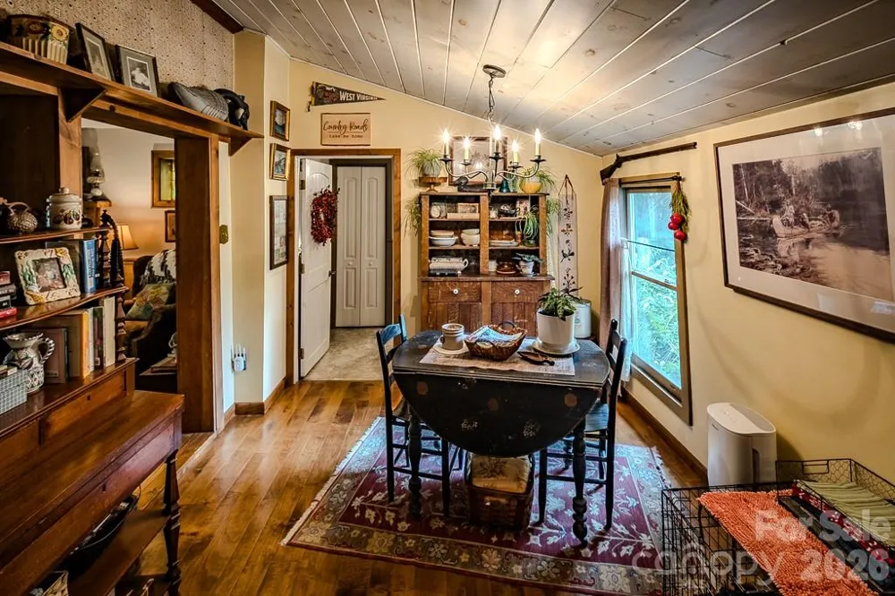 5950 US 19e Highway Newland, NC 28657
