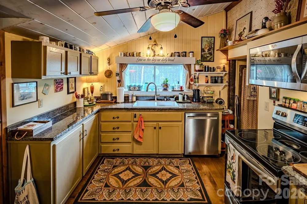 5950 US 19e Highway Newland, NC 28657