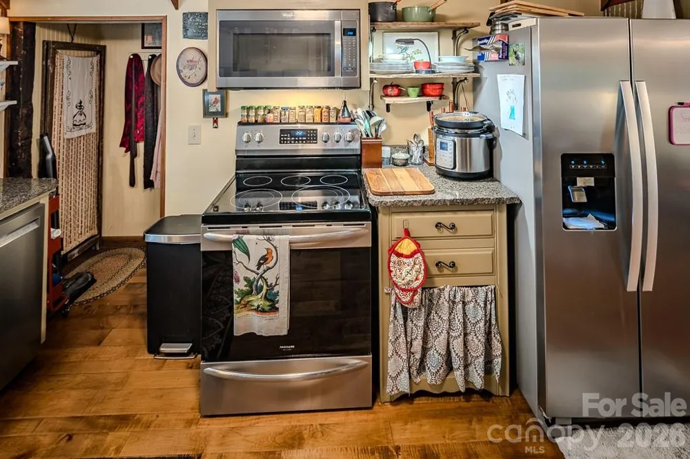 5950 US 19e Highway Newland, NC 28657