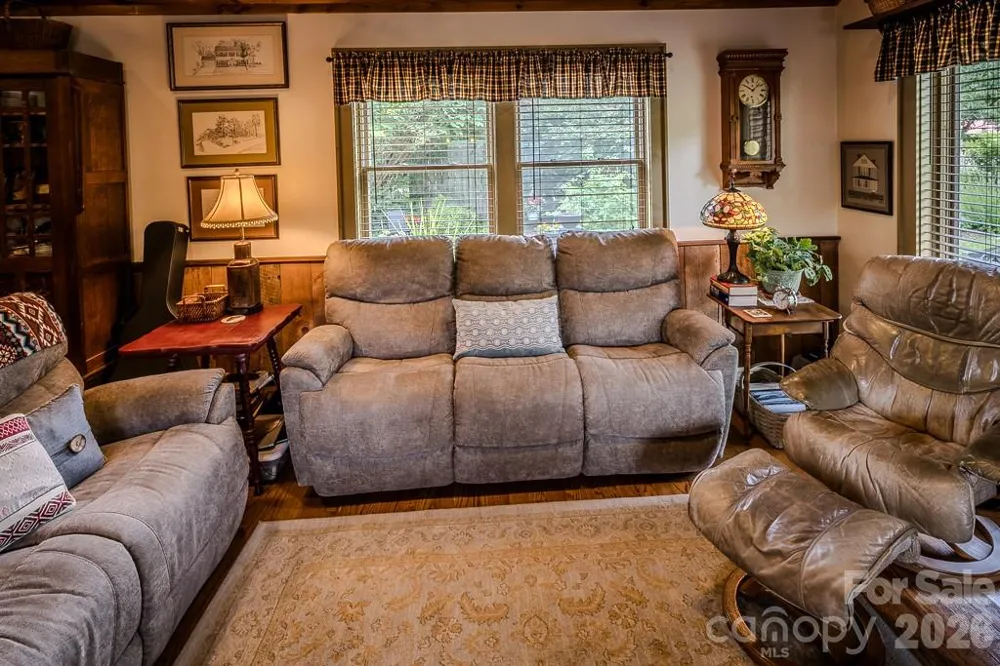 5950 US 19e Highway Newland, NC 28657