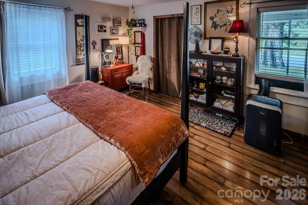 5950 US 19e Highway Newland, NC 28657