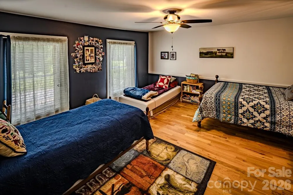 5950 US 19e Highway Newland, NC 28657