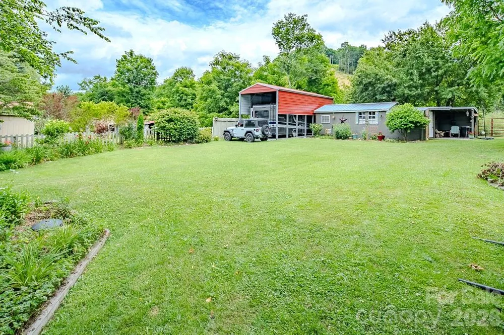 5950 US 19e Highway Newland, NC 28657