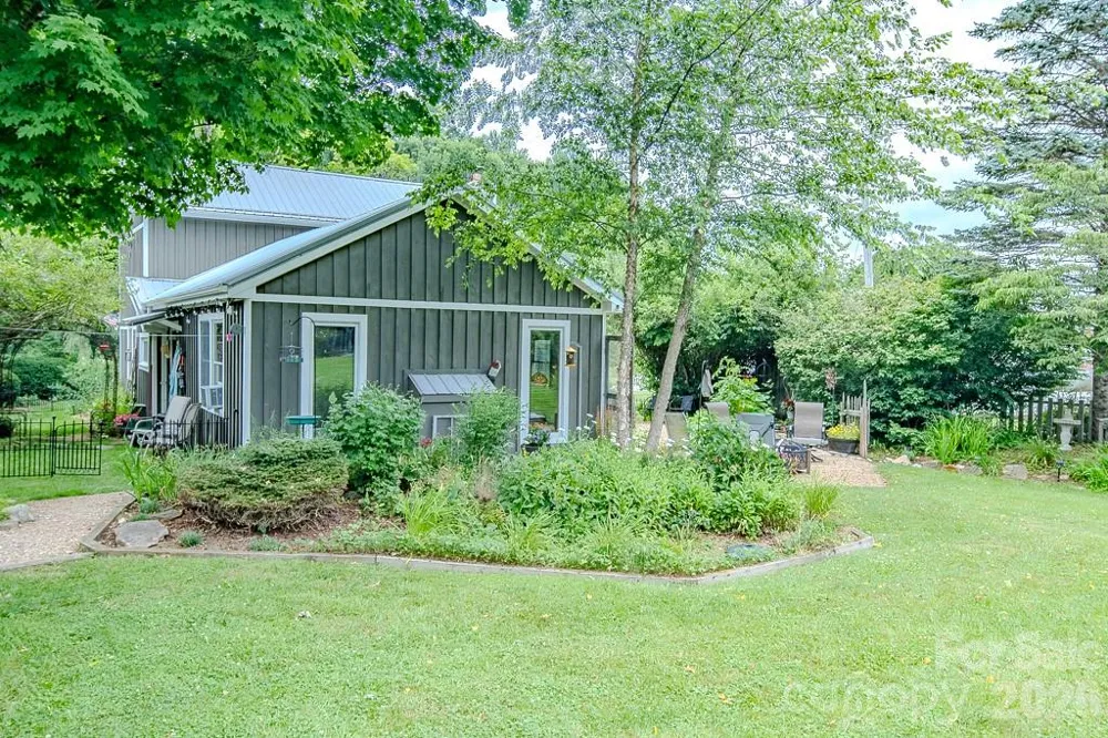 5950 US 19e Highway Newland, NC 28657