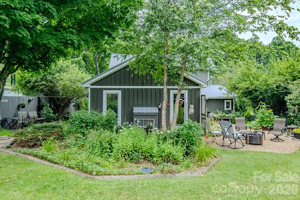 5950 US 19e Highway Newland, NC 28657