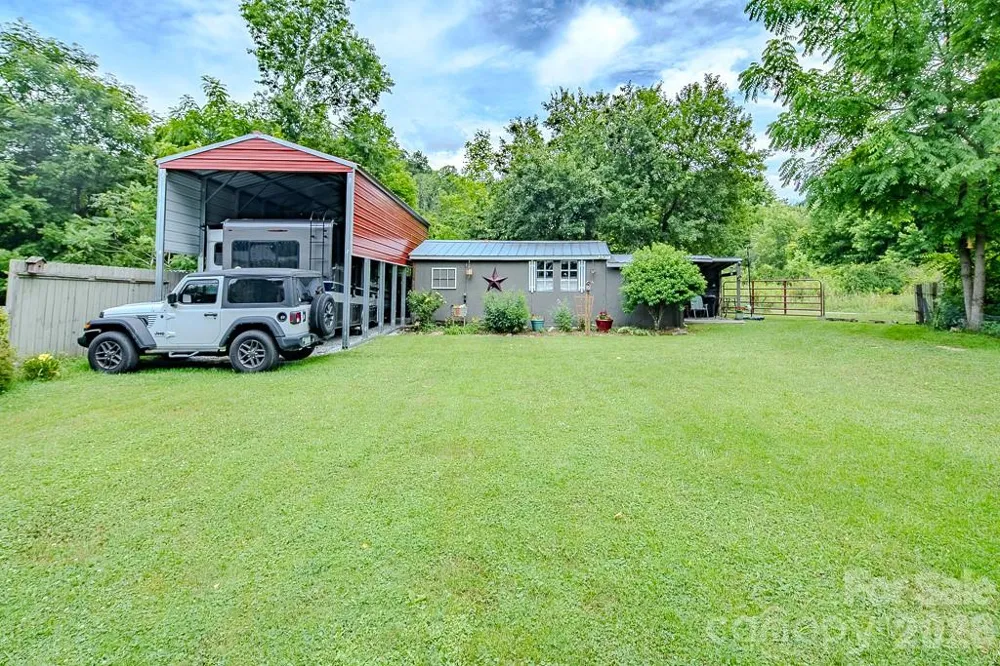 5950 US 19e Highway Newland, NC 28657