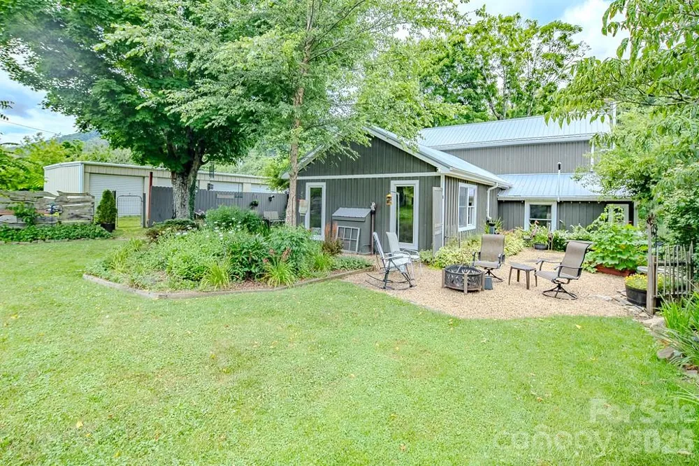 5950 US 19e Highway Newland, NC 28657