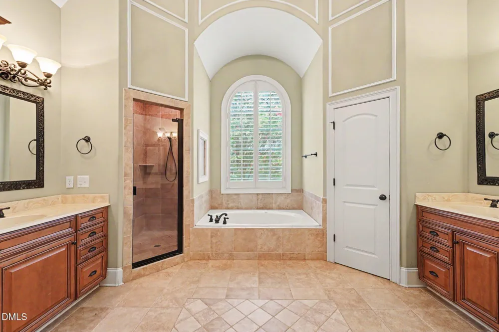 8120 Zinfandel Drive Kernersville, NC 27284