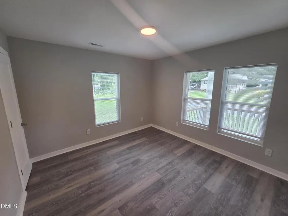 523 E Nelson Avenue Wake Forest, NC 27587