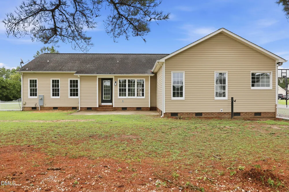 90 Fred Mcleod Lane Coats, NC 27521