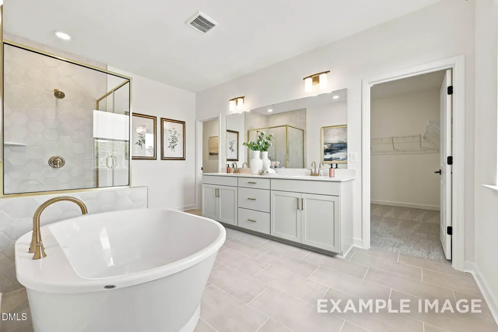 563 Whinfield Place Aberdeen, NC 28315
