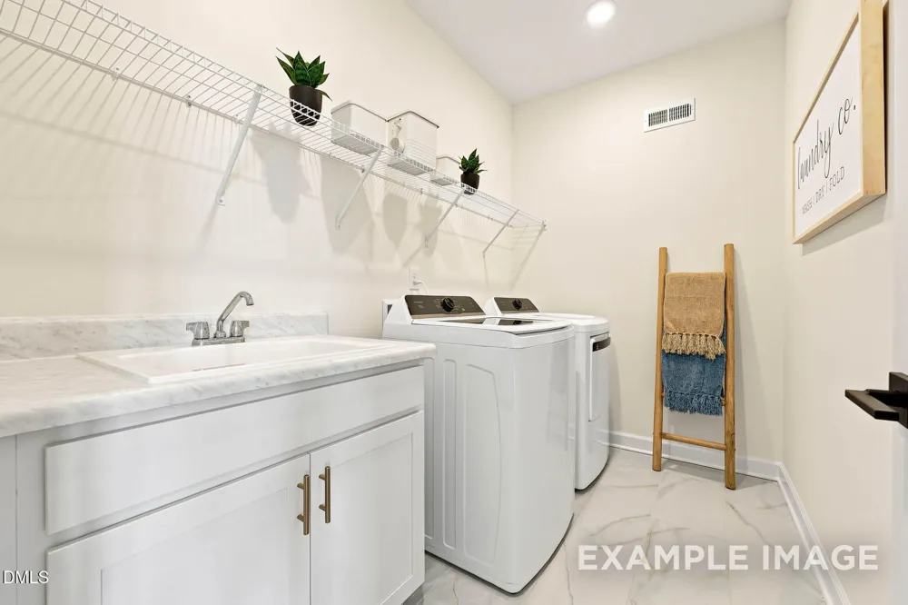 563 Whinfield Place Aberdeen, NC 28315