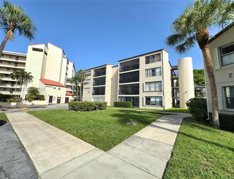 2324 S Cypress Bend Dr #415