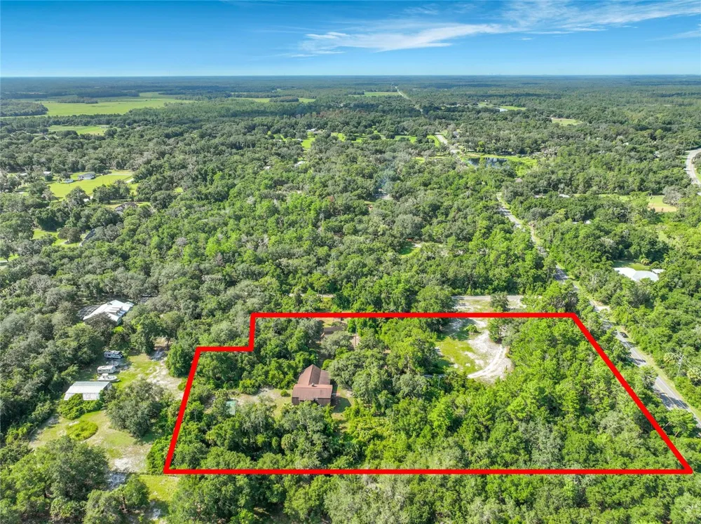 125 SNOW HILL ROAD Geneva, FL 32732