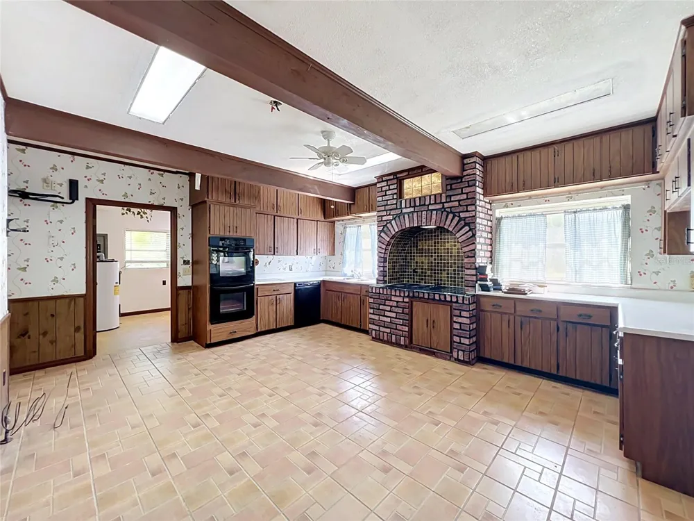 125 SNOW HILL ROAD Geneva, FL 32732