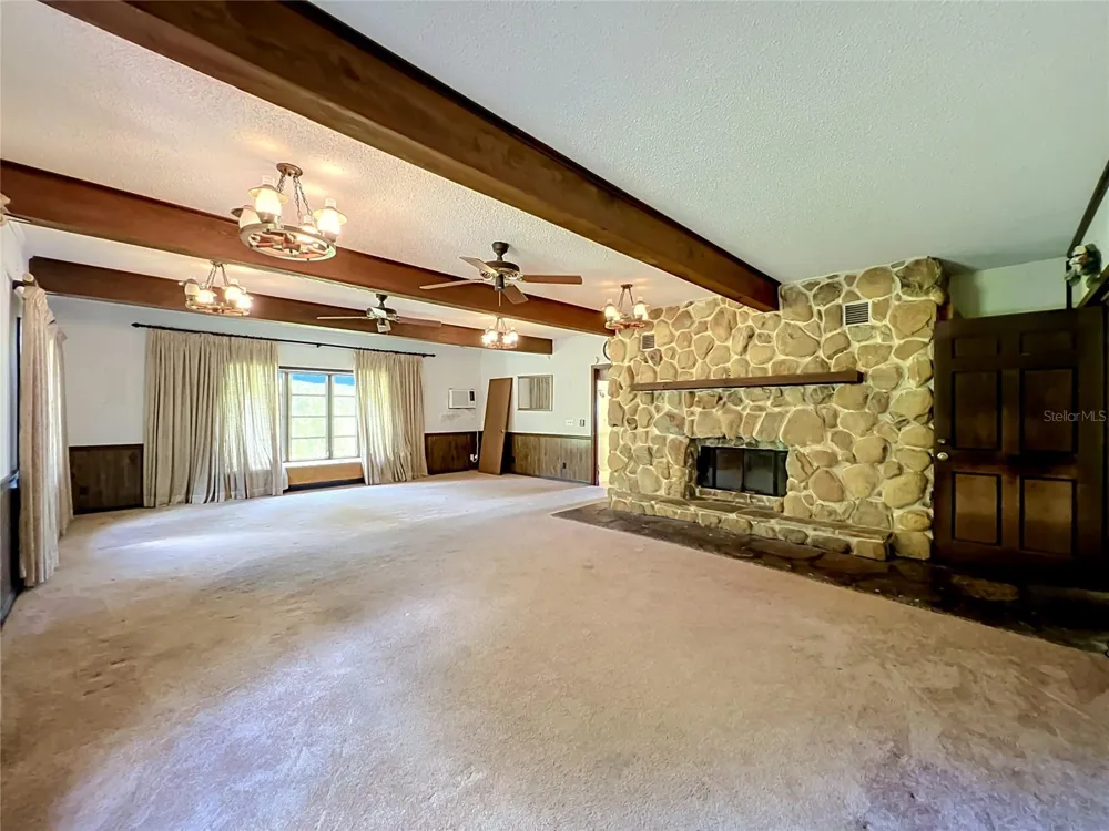 125 SNOW HILL ROAD Geneva, FL 32732