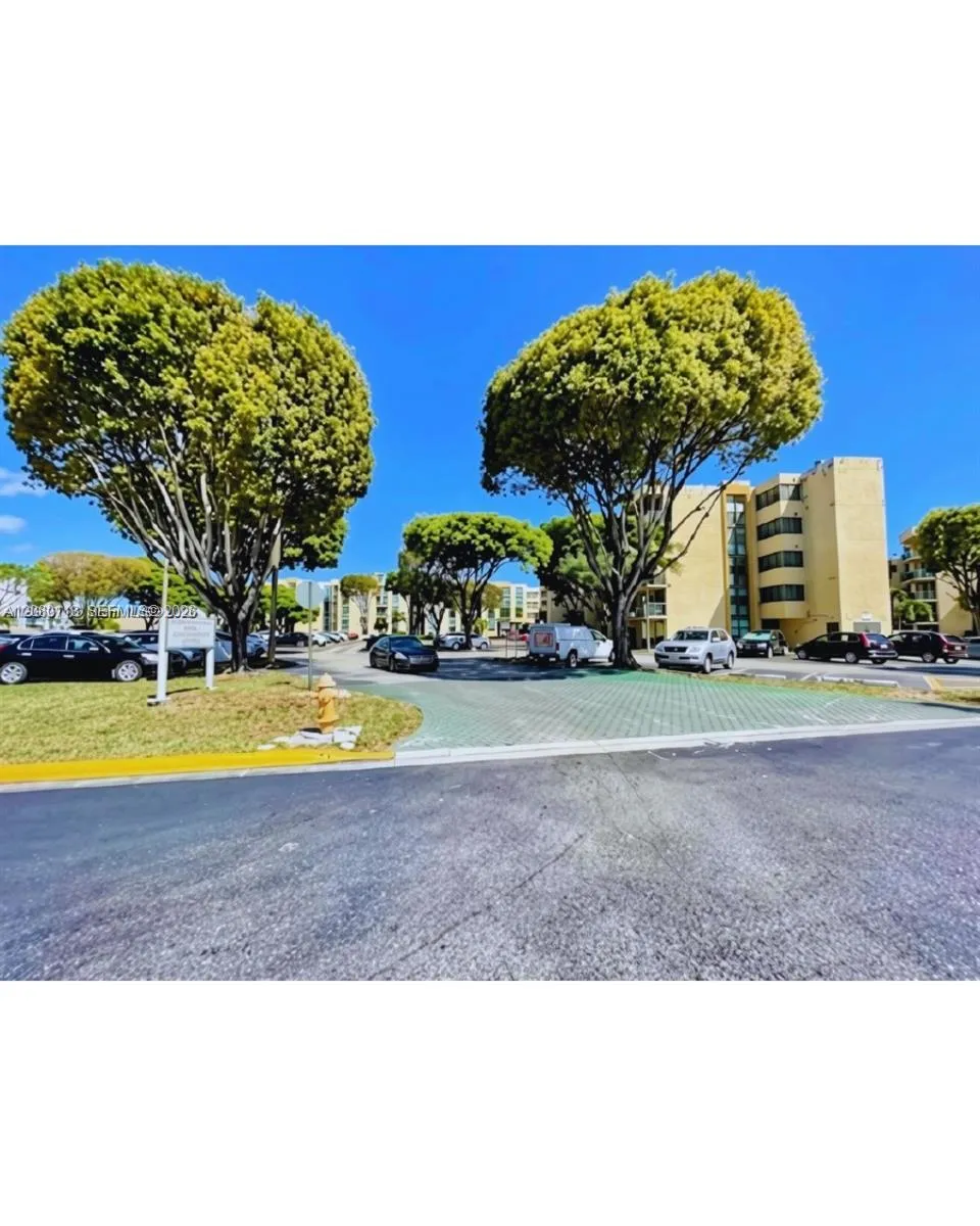 11750 SW 18th St #208-1 Miami, FL 33175