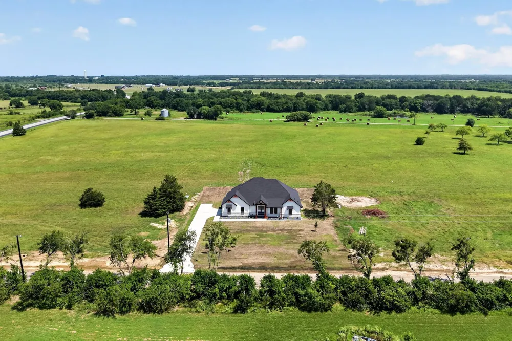 135 VZ County Road 3811 Wills Point, TX 75169
